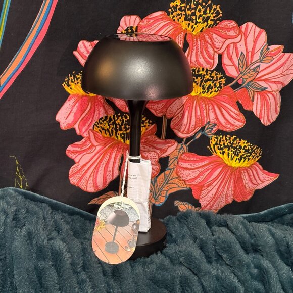 Threshold™ Solar and Rechargeable USB LED Outdoor Table Lamp, Black - Picture 4 of 14